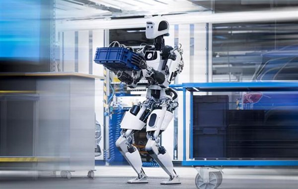 奔驰汽车工厂引入Apollo机器人：主要承担繁重体力活